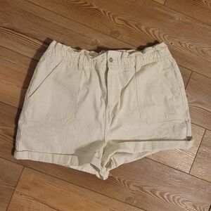 Cream White High Rise Shorts Size 16